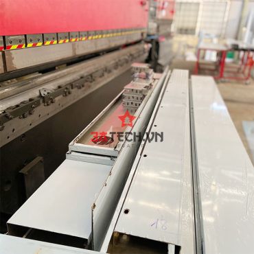 Máy bào rãnh inox - Công cụ đắc lực trong gia công cơ khí